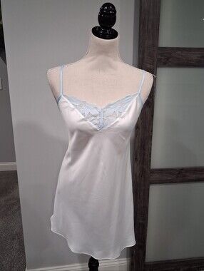 Lilac & London 2 Piece White Satin Slip & Bathrobe Set W Blue Lace Size S NWT